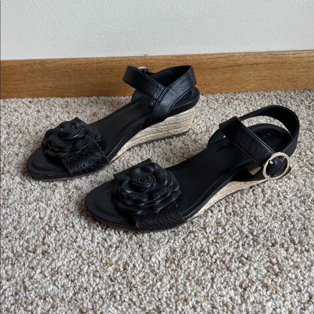 Taryn Rose Women’s Henriette Black Leather Floral Detail Wedge Sandals Worn? 5 B